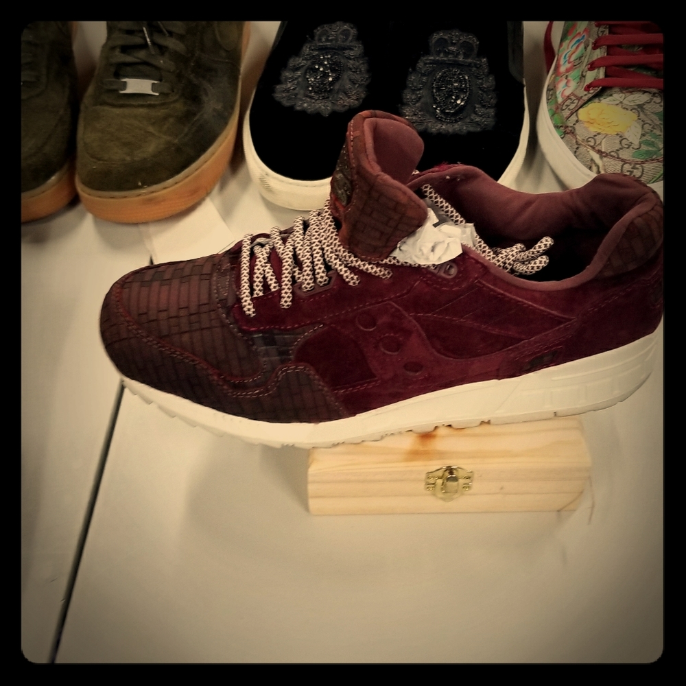 Maroon Saucony Shadow 5000